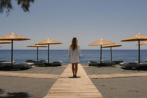 Black Rose Beach Suites in Santorini