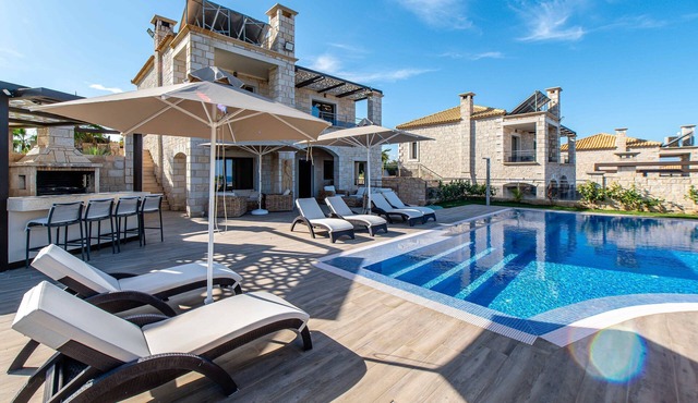 Bliss Villa 1 with private swimming pool in Anissaras