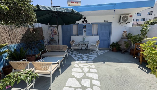 Blue Dolphins, 2 rooms, courtyard, near center