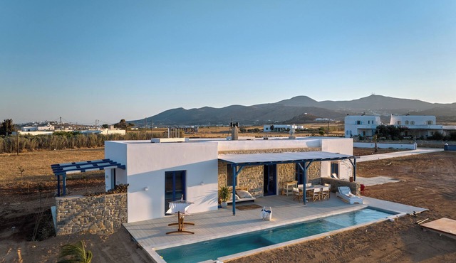 Blue &Green in the Luxury villa with WiFi and AC on Paros Archilohos Tsoukalia in Archilohos Tsoukalia