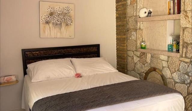 Boutique Eptalofos 15min from airport and sea in Kouvarás