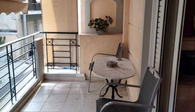 Bright 2BR with Balcony and Lift/5min to Metro/15 min to Monastiraki Station