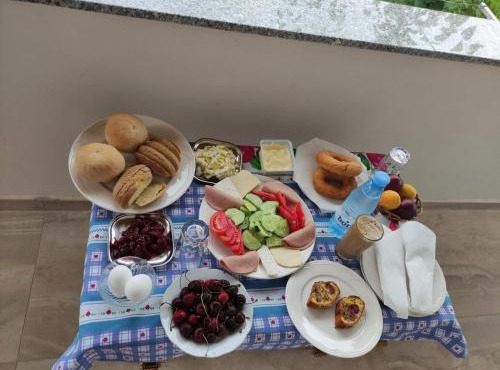 Bright & Cozy Room with Balcony in Çorovodë