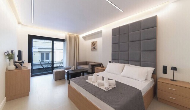 Bright Living in Pireas. Your serene retreat