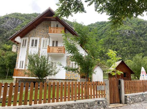 Bujtina Tinari in Theth