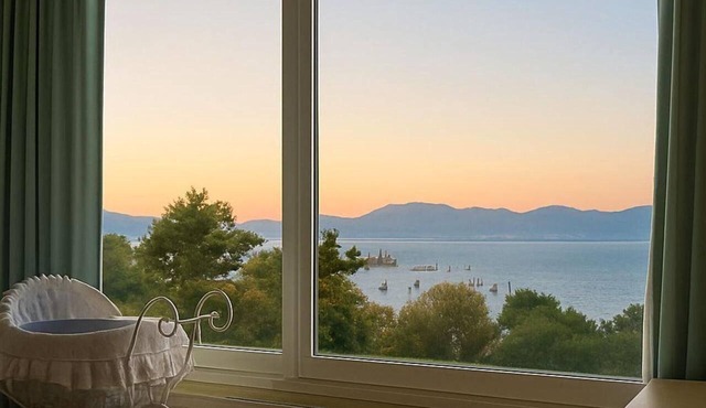 Caecilia Lawrence Bio Sea Villa - Sleeps 12