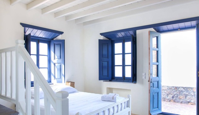 Calmness and Spiritual Patmos Villa, 4BR, 150m sea. in Πάτμος