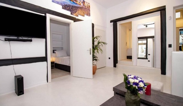 CAPRI Downtown Rooms