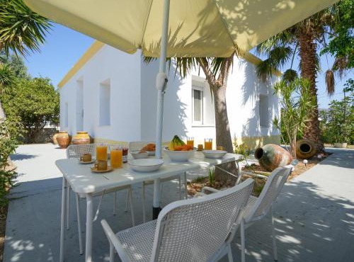 Casa Camara, Central Detached House with Yard in Kardamaina
