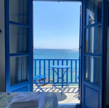 Cavos Studio by the sea (West) in Drios