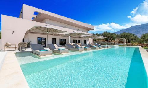 Celestial Luxury Villa Private Pool & Jaccuzi in Asprouliánoi