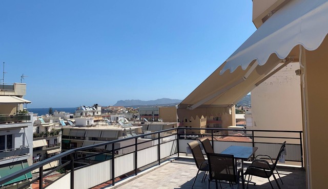 Central huge apartment with free parking in Chania