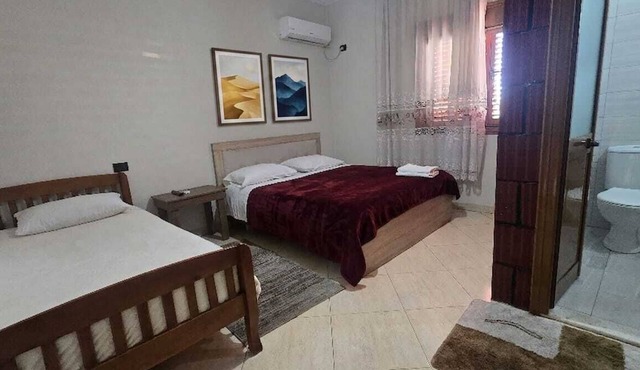 Charming 5-bedroom house with AC in vibrant Tiranë in Tiranë