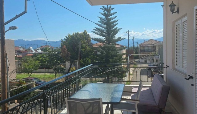 Charming Apartment with Ocean and Garden Views, 1km from the beach in Greece