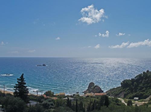 Charming Studio Apartments with Swimming Pool near Pelekas Beach in Pelekas