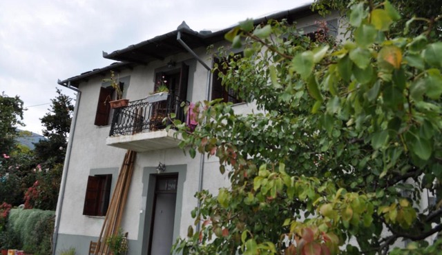 Christo's Mansion in Mikro