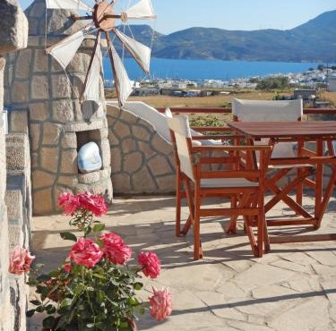 Christos rooms milos