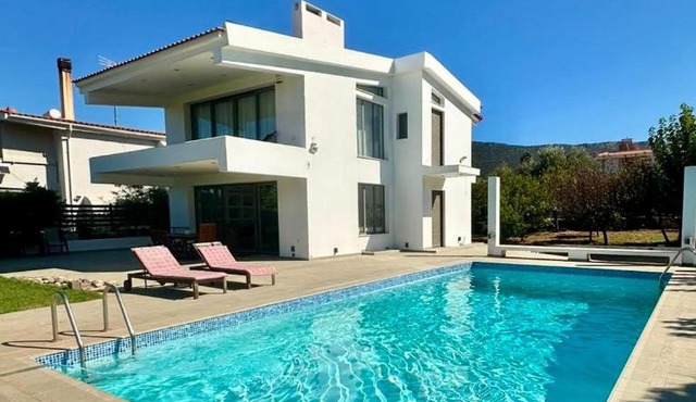 Coastal Pool Hideaway in Koutsoupia