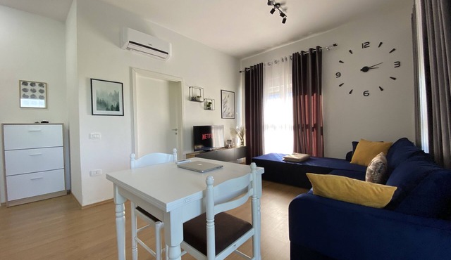 Comfortable Apartment in a Colorful Complex: Wi-Fi, Air Conditioning, Netflix in tirana