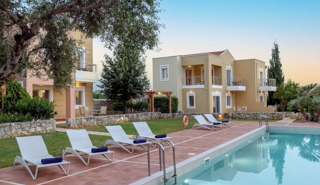 Comfortable&Specious 2-bedroom Villa Dictamnus, Pool&Garden, fastWIFI,AC,Parking in Χωραφάκια