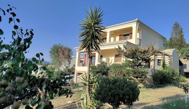 Comfortable Villa With Mountain View in corfu