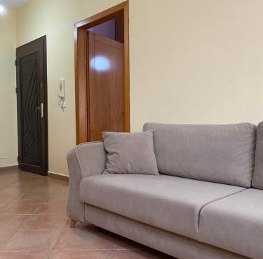 Comfy One-bedroom Flat in Golem, 1BR, 2 Sofas in Golem