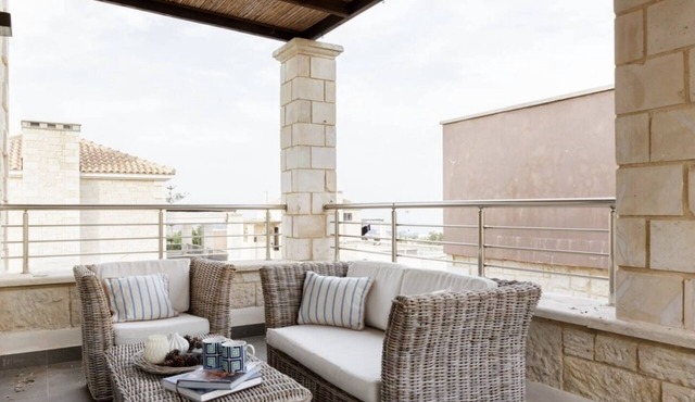 Contemporary Maisonette Apartment with sea view roof top terrace in Ano Hersonissos