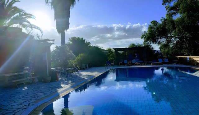 Cosy Garden View Studio with Pool Access – Pierhouse Gouvia in Kontokali
