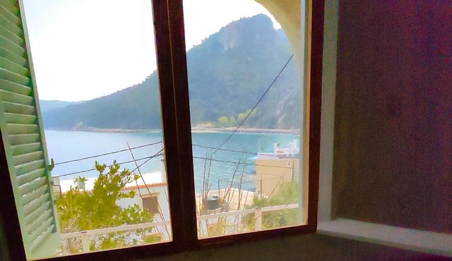 Cosy Sea View cottage overlooking Avlakia beach in Chorió Avlákia