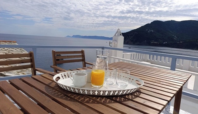 Cozy 1-bedroom villa in Skopelos in romantic part with a breathtaking view