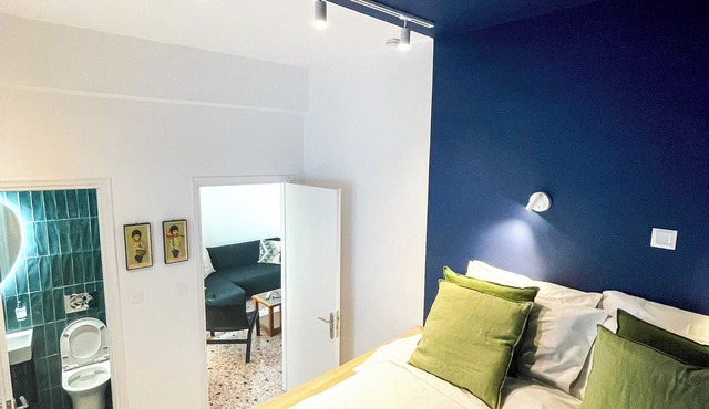Cozy apartment for a Duo next to Metro and Port.
