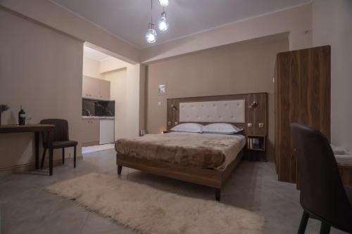 Cozy apartment with courtyard and gazebo in Kato Loutraki