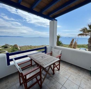 Dawn Paros in Logaras