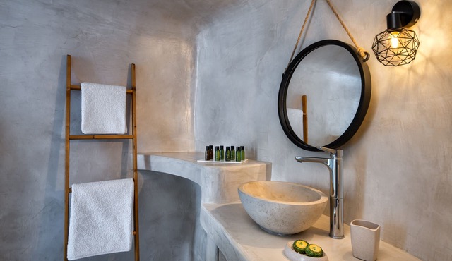 Deluxe Suite with Outdoor Hot Tub (Feredini) @ Aegean Mist Suites in Santorini