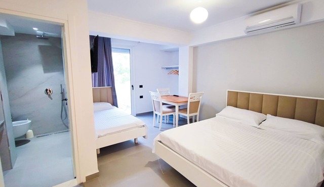 Deluxe Triple Room in Vlorë