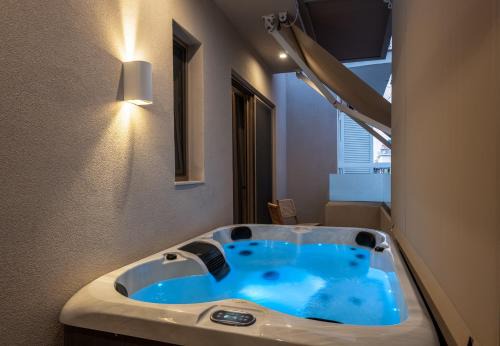 Devina Residence 2026 , Luxury City Jacuzzi Apartment in Chania