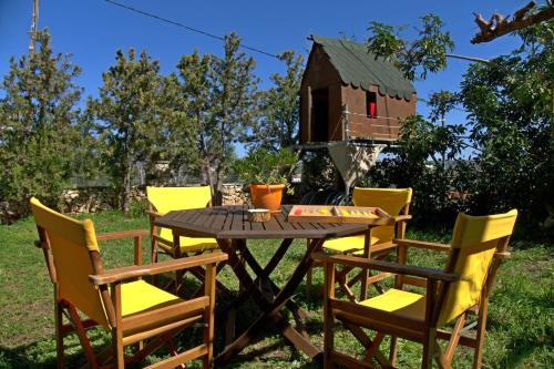Diamant's Place with Treehouse Garden in Kounoupidhianá