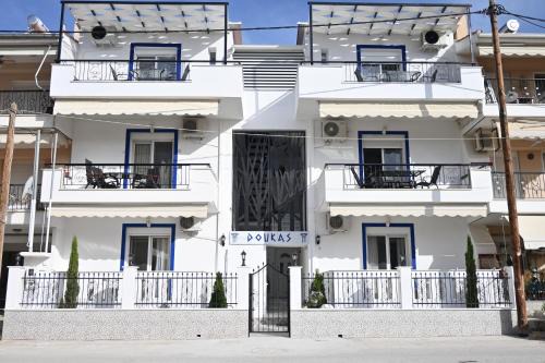 Doukas Aparthotel in Ofrínion