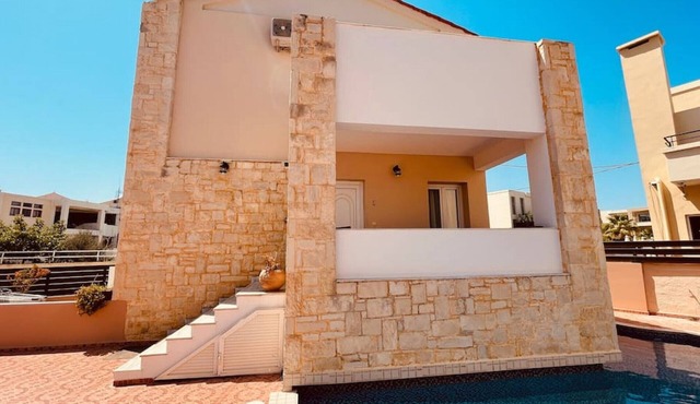 Du Sud Star Villa - 40meters to beach. Sleeps 8. in Chania
