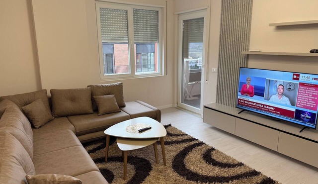 E&E Family Apartment, 5 min from Airport, city centre in Vorë