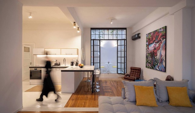 Ebullience - Chic Apt | Near Metro & Acropolis in Athens