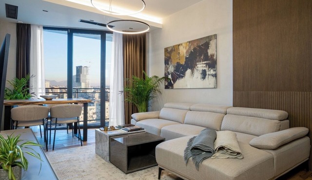 EE Homes- Curated Design, Tub & Skyline Views in Tiranë