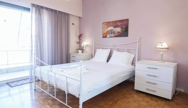 Elegant 2 Bd Apt with Balcony in Korydallos Square