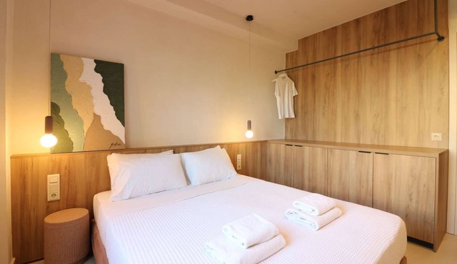 Elegant and Spacious Deluxe Apartment in Crete