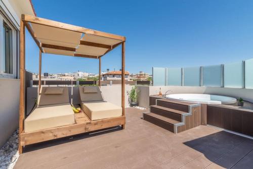 Elegant Loft with Patio in Ayía Marína