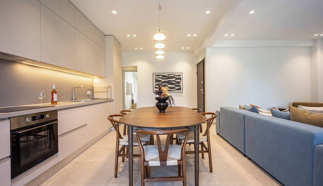 Elegant & Spacious 3BR l Balcony Pagrati in Athina
