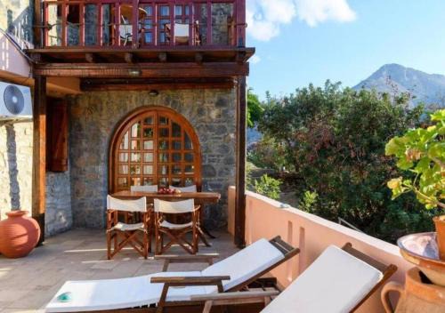 Elounda Monastiri Cretan sea view house with pool in Epáno Eloúnda