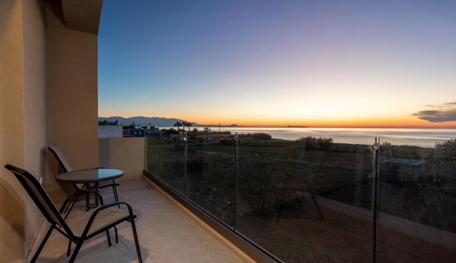 Endless Blue Escape, Sea View Apartment in Stavromenos