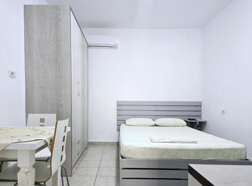 Eric Room in Himare