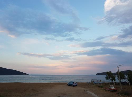 Eva Beach Apartment in Nea Peramos